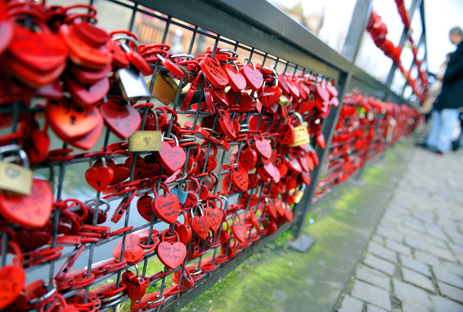 PUISSANT CADENAS D'AMOUR POUR ATTIRER L'AMOUR